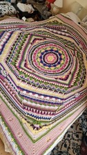 Decke  Handarbeit gehäkelt