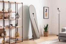 Standspiegel aus Metall |