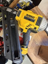 DeWalt DCN690   18 Volt  Akku