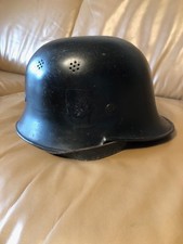 Alter Stahlhelm - mit