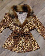 Yves Calin, Strickjacke