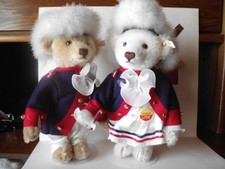 Steiff Teddy "Stadtsoldat", 35 cm, und "Funkenmariechen", 35 cm, 01101, 00127