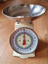 NOSTALGIE KÜCHENWAAGE KÜCHEN-WAAGE altes Design bis 5 kg manuell creme-hellgelb