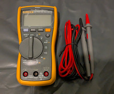Fluke 117 True RMS Digital Multimeter mit berührungslosem Spannungsprüfer - inkl MwSt
