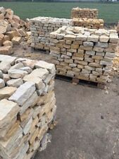 Trockenmauer Sandstein Gartenmauer Ruinenmauer Naturstein Grill ziegel brocken