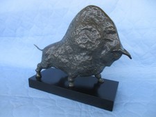 Bronze Skulptur Stier auf