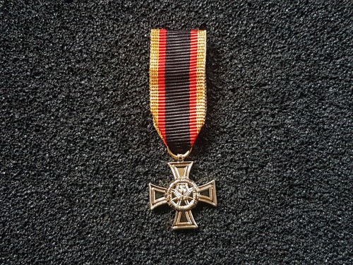 Ehrenkreuz der - (s1-148),