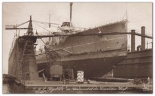 Foto AK Marine Schlachtkreuzer SMS Seydlitz im Schwimmdock d. kaiserlichen Werft