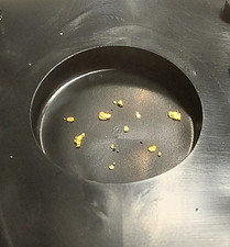 Gold, gediegen als Sammlerprobe vom Sperlingsbach Wolkenburg  in Sachsen