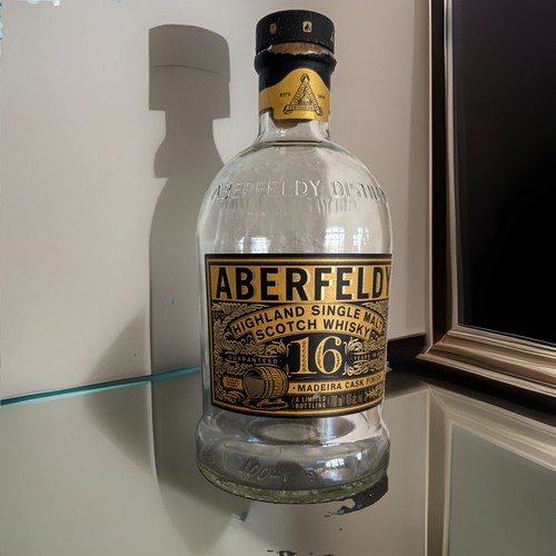 Leere flasche aberfeldy - flasche,