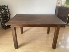 Massivholz-Esszimmertisch
