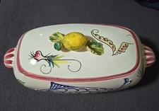 Keramik große Fischterrine aufwendige Verzierung mit Relief Deckel Signiert