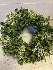 Buxkranz mit Strandflieder –