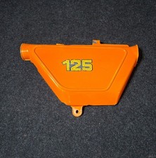 DS125 SUZUKI RIGHT SIDE COVER