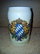 Bierkrug mit Relief des