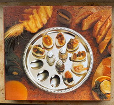 S.U.S.-Tafelglanz, 6386 Eierteller, rund mit 3 Salzstreuer, guter Zustand,in OVP