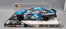 Modellautos 1:24 Hot Wheeels Racing Nascar Race Day Series Mark Martin #6 OVP