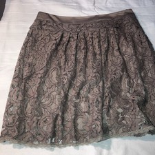 Spitzenrock in Mocha Mousse