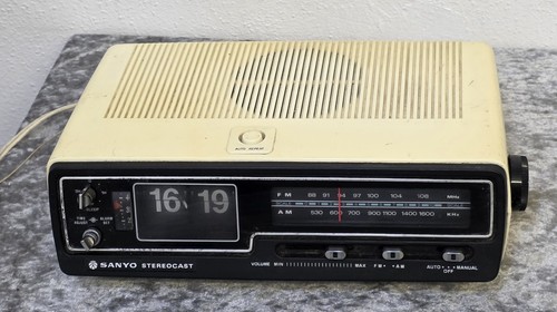 Klappzahlenwecker radio sanyo - radio,
