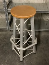 Barhocker Alu Traversen Optik Fussablage eckig