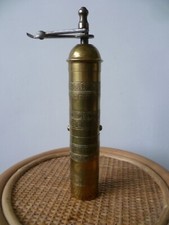 Eine Vintage griechische sehr große schwere Guss Messing Pfeffermühle/Messing Pfeffermühle