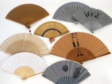 * SAMMLUNG HANDFÄCHER WERBEAUFDRUCK VOGUE BAMBUS HOLZ ASIA  FALT 19 STÜCK