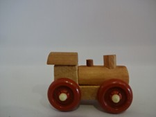 Altes Miniatur Holzspielzeug / Fahrbare Lok mit braune Reifen