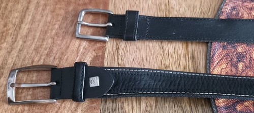 Schwarze ledergürtel ca - 2,