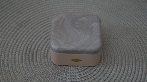 Fossil metalldose - fossil, /
