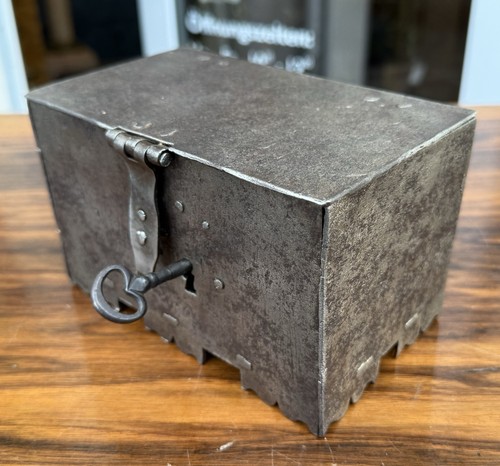 Kleine eisentruhe miniatur - kleine,