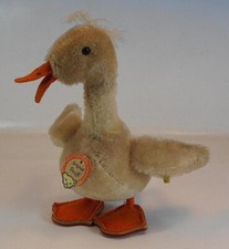 Steiff Gans Tulla 12cm mit Knopf, Schild & Fahne #597