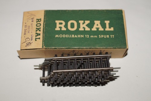 Rokal 00104 gerades - gerades, gleis