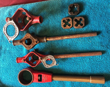 Konvolut  Central C1 1/4" Stahlpanzerrohr Kluppe etc