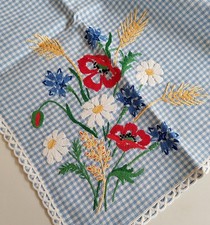 Tischdecke 90x95 cm Mitteldecke bestickt Handarbeit Kornblumen Mohn Margeriten