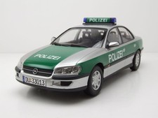 Opel Omega B Polizei 1996 silber grün Modellauto 1:18 Triple9