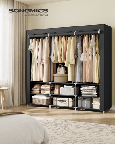 Kleiderschrank offen