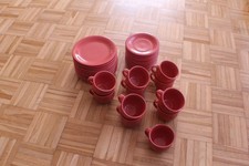 Rotes Kaffee Geschirr mit