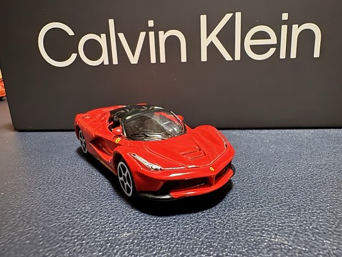 Ferrari burago 64 - la, 1:64