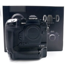 Olympus OM-D E-M 1 X  Gehäuse second hand guter Zustand mit OVP  ca. 45000 Ausl.