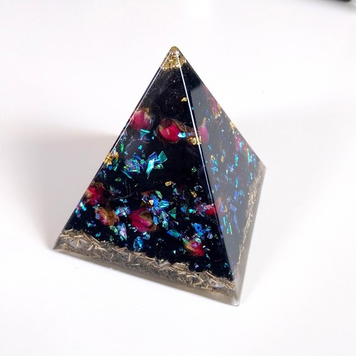 Orgonit pyramide mit roten - orgonit,