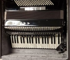 Akkordeon: Kratt Karat 414