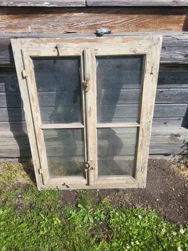 Altes holzfenster mit rahmen - holzfenster,