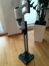 AEG Akku-Staubsauger Hygienisch 7000 mit Ladestation AZE 164, 6 Monate Alt