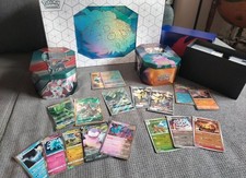 Pokémon KONVOLUT, Figuren, TCG, Boxen, Zubehör, Spielmatte, Kartenhalter
