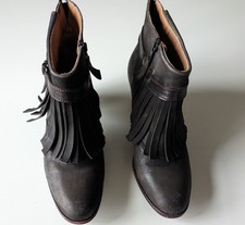 Dunkelbraune Stiefeletten