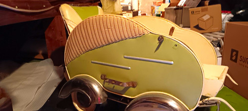 Klassischer retro kinderwagen - klassischer, retro-kinderwagen