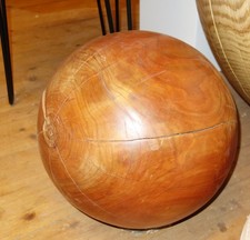 Große Holzkugel aus