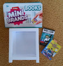 Zuru Mini Brands Books The BabySitters Club + Mad Libs Mini Bücher + Regal