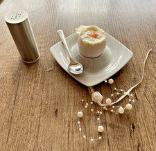 Eierbecher mit Ablage weiß