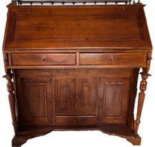 Sekretär im Kolonialstil